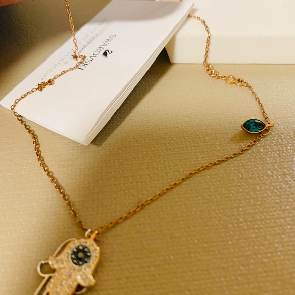 ❌SOLD❌Swarovski Hamsa Rose Gold Necklace - Picture 4 of 5